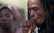 Rastafarian Fumando Ganja